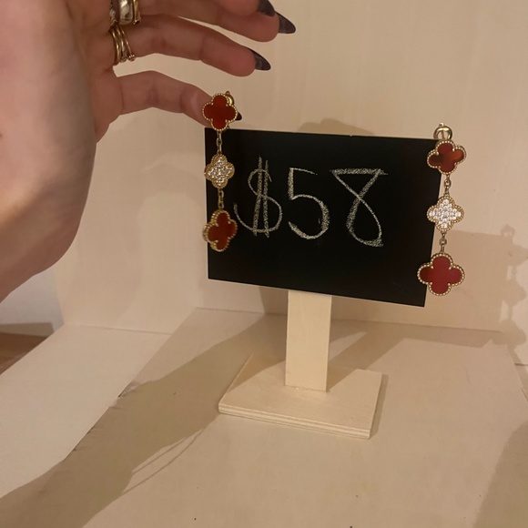 CARNELIAN INSPIRED 4 LEAF CLOVER EARRINGS - Picture 3 of 3